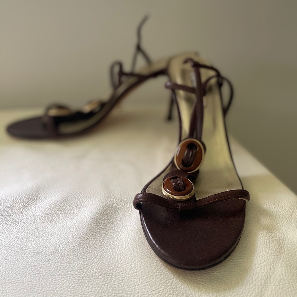 Oscar De La Renta Sandals with wood buttons